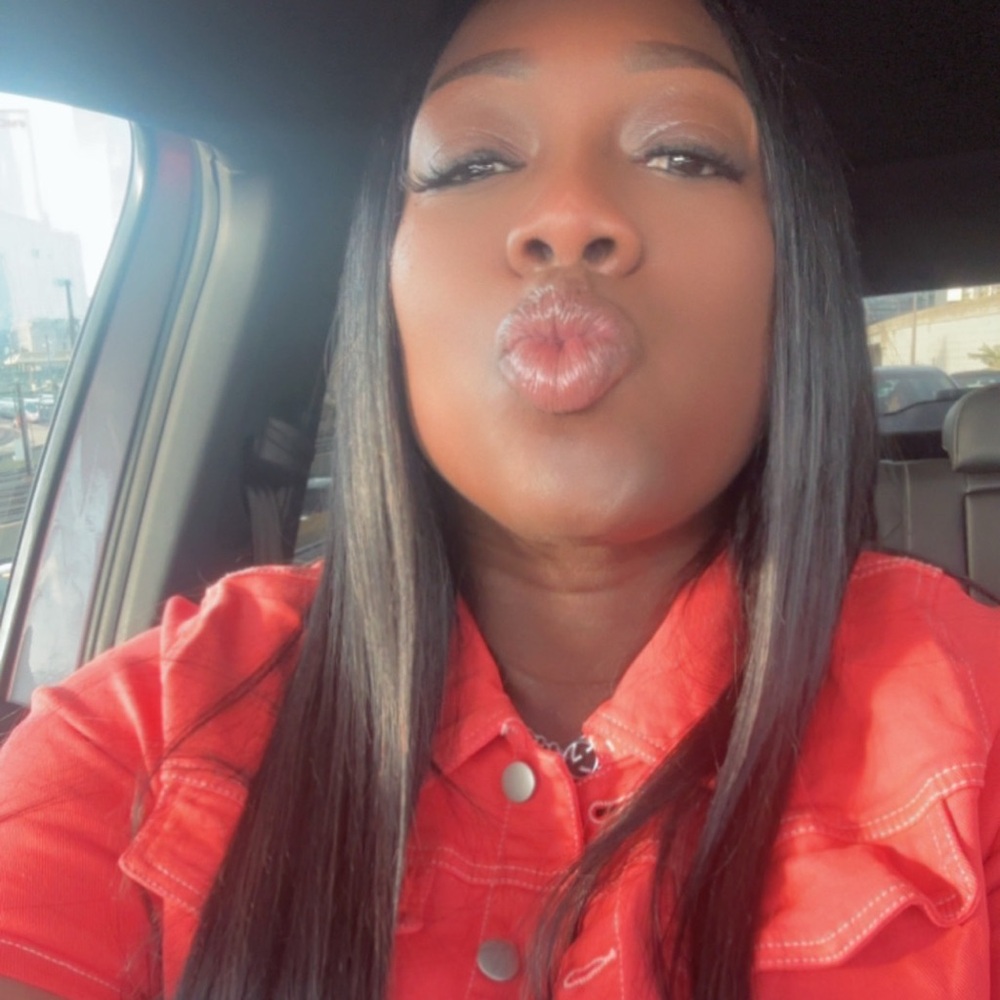 Meet your Posher, Shakira